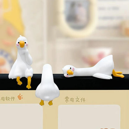 Cute 3D Mini Resin Duck Figurine – Cartoon Animal Desk Decor | Car Dashboard Ornament & Gift Idea