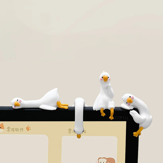 Cute 3D Mini Resin Duck Figurine – Cartoon Animal Desk Decor | Car Dashboard Ornament & Gift Idea